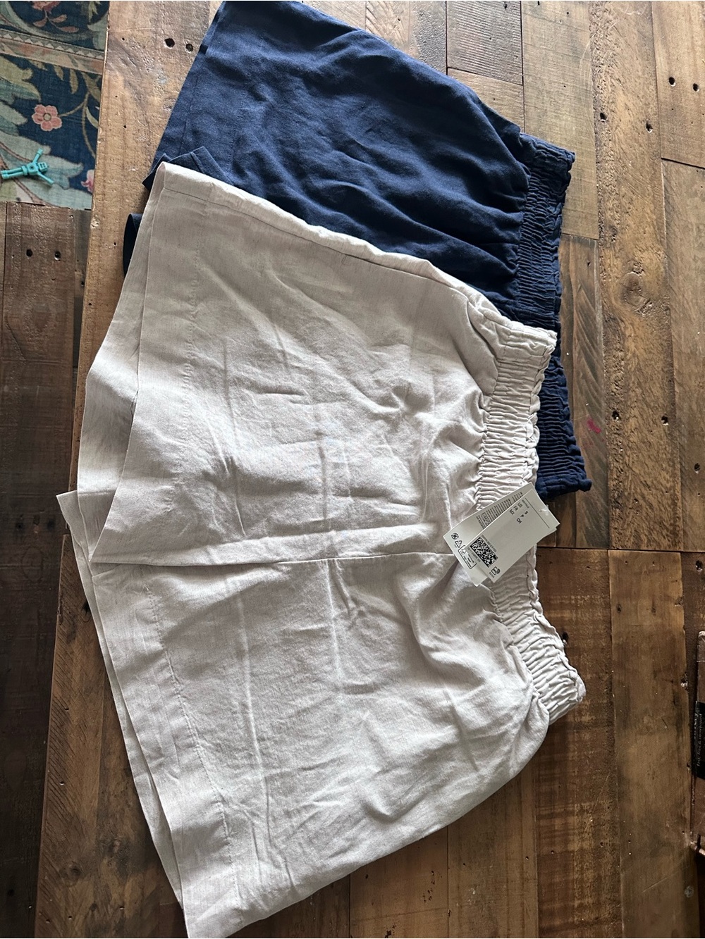NWT H&M Women's Elastic-Waist Linen-Blend Shorts - Cream and navy BUNDLE - Picture 3 of 4